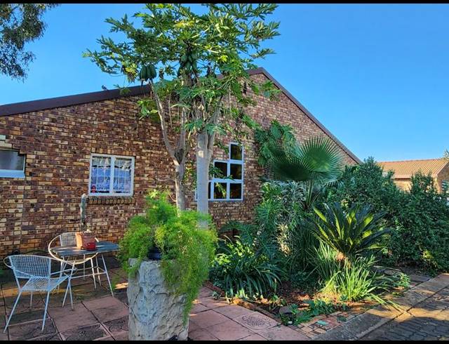 2 BEDROOM TOWNHOUSE FOR SALE IN CLARINA